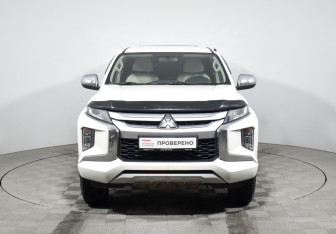 Подержанный автомобиль Mitsubishi L200 2022 года (2 фото)