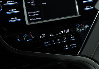 Подержанный автомобиль Toyota Camry Sedan 2018 года (18 фото)