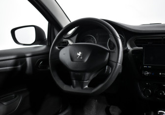 Подержанный автомобиль Peugeot 301 2013 года (14 фото)