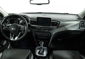 Подержанный автомобиль Kia Ceed Hatchback 2018 года (13 фото)