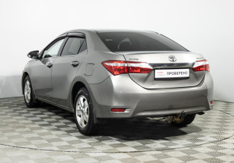 Подержанный автомобиль Toyota Corolla Sedan 2014 года (7 фото)