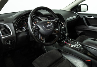 Подержанный автомобиль Audi Q7 2012 года (11 фото)