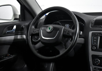 Подержанный автомобиль Skoda Octavia Liftback 2012 года (15 фото)