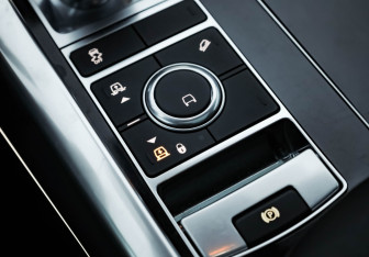 Подержанный автомобиль Land Rover Range Rover Sport 2020 года (24 фото)