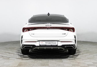 Подержанный автомобиль Kia K5 2022 года (6 фото)