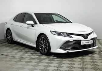 Подержанный автомобиль Toyota Camry Sedan 2018 года (3 фото)