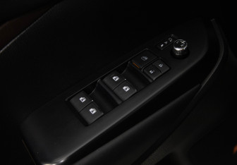 Подержанный автомобиль Toyota Highlander 2015 года (19 фото)