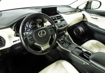 Подержанный автомобиль Lexus NX 2018 года (11 фото)