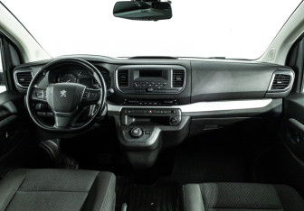 Подержанный автомобиль Peugeot Traveller 2020 года (13 фото)