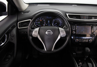 Подержанный автомобиль Nissan X-Trail 2018 года (10 фото)