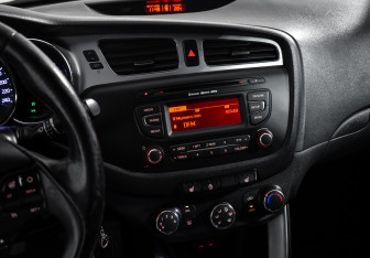 Подержанный автомобиль Kia Ceed Wagon 2013 года (16 фото)