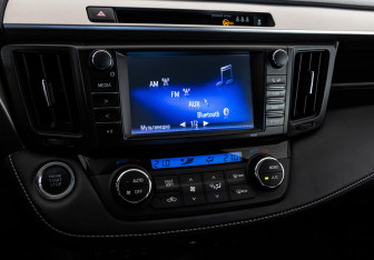 Подержанный автомобиль Toyota RAV4 2018 года (14 фото)