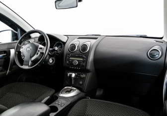 Подержанный автомобиль Nissan Qashqai 2009 года (9 фото)