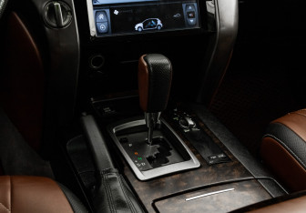 Подержанный автомобиль Toyota Land Cruiser Suv 2011 года (15 фото)