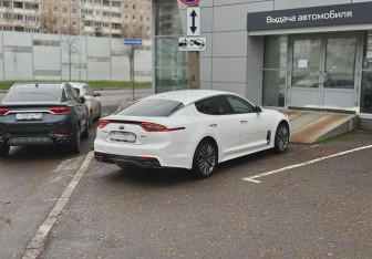 Подержанный автомобиль Kia Stinger 2018 года (4 фото)