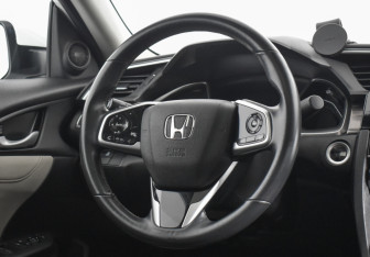 Подержанный автомобиль Honda Civic Sedan 2020 года (14 фото)