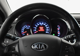 Подержанный автомобиль Kia Rio Hatchback 2014 года (14 фото)