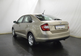 Подержанный автомобиль Skoda Rapid Liftback 2019 года (7 фото)