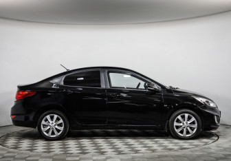 Подержанный автомобиль Hyundai Solaris Sedan 2012 года (4 фото)