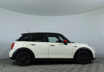 Подержанный автомобиль MINI Hatch 2017 года (4 фото)