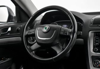 Подержанный автомобиль Skoda Octavia Liftback 2013 года (15 фото)