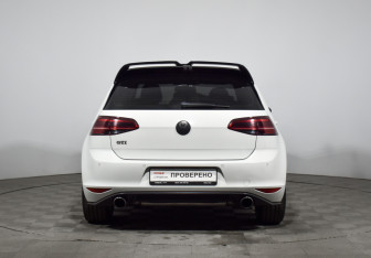 Подержанный автомобиль Volkswagen Golf GTI Hatchback 2015 года (6 фото)