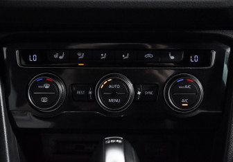 Подержанный автомобиль Volkswagen Tiguan 2018 года (19 фото)