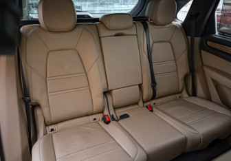 Подержанный автомобиль Porsche Cayenne 2018 года (31 фото)