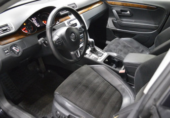 Подержанный автомобиль Volkswagen Passat CC 2010 года (10 фото)
