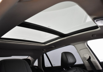 Подержанный автомобиль Hongqi H5 2023 года (14 фото)