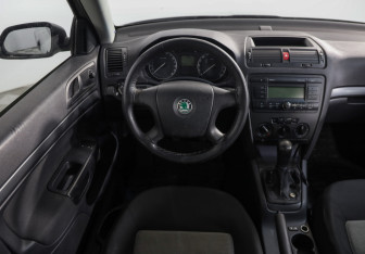 Подержанный автомобиль Skoda Octavia Liftback 2008 года (8 фото)