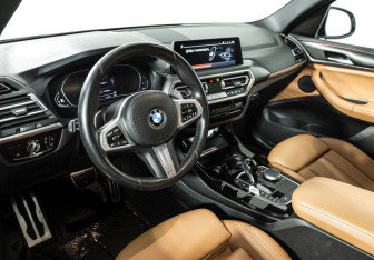 Подержанный автомобиль BMW X3 2021 года (11 фото)