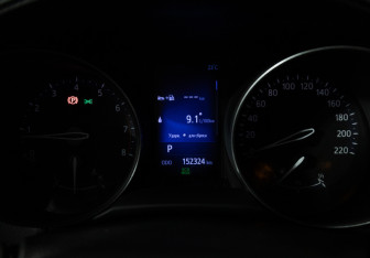 Подержанный автомобиль Toyota C-HR 2019 года (12 фото)