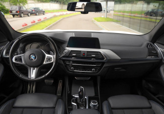 Подержанный автомобиль BMW X3 2020 года (11 фото)