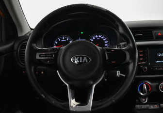 Подержанный автомобиль Kia Rio Sedan 2017 года (17 фото)