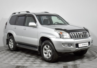 Подержанный автомобиль Toyota Land Cruiser Prado 2008 года (3 фото)