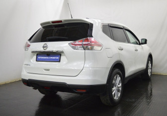 Подержанный автомобиль Nissan X-Trail 2016 года (5 фото)