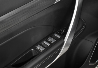 Подержанный автомобиль Geely Atlas Pro 2023 года (10 фото)