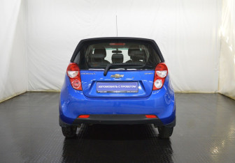 Подержанный автомобиль Chevrolet Spark 2013 года (6 фото)