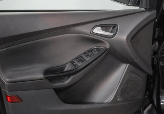 Подержанный автомобиль Ford Focus Hatchback 2012 года (18 фото)