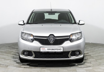 Подержанный автомобиль Renault Sandero 2016 года (2 фото)