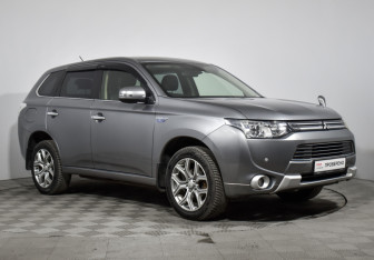 Подержанный автомобиль Mitsubishi Outlander 2013 года (3 фото)