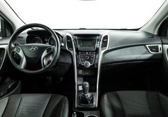 Подержанный автомобиль Hyundai i30 Hatchback 2013 года (13 фото)