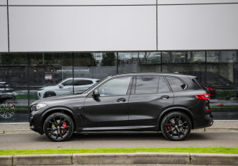 Подержанный автомобиль BMW X5 2021 года (9 фото)