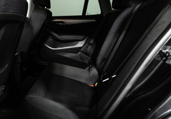 Подержанный автомобиль BMW X1 2014 года (10 фото)