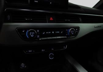 Подержанный автомобиль Audi A4 Sedan 2018 года (19 фото)