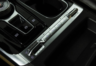 Подержанный автомобиль Kia Carnival 2021 года (23 фото)