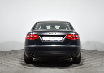 Подержанный автомобиль Audi A6 Sedan 2011 года (6 фото)
