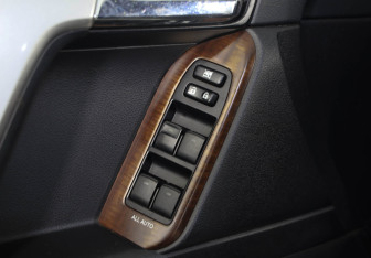 Подержанный автомобиль Toyota Land Cruiser Prado 2014 года (20 фото)