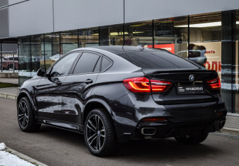 Подержанный автомобиль BMW X6 2018 года (7 фото)